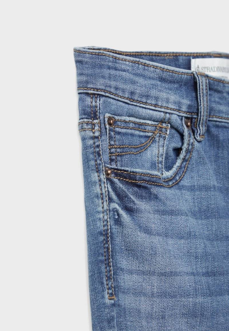 Stradivarius Stradivarius Jeans Skinny Fit - blue denim Große Rabatte