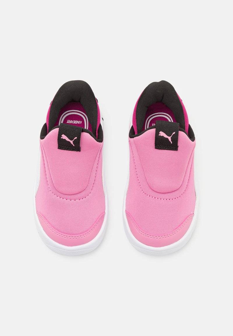 Puma Puma COURTFLEX V3 EASE IN UNISEX - Training shoe Saisonschlussverkauf