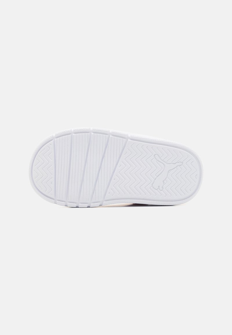 Puma Puma COURTFLEX V3 EASE IN UNISEX - Training shoe Saisonschlussverkauf