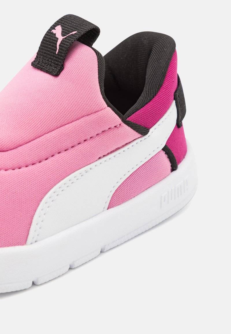 Puma Puma COURTFLEX V3 EASE IN UNISEX - Training shoe Saisonschlussverkauf