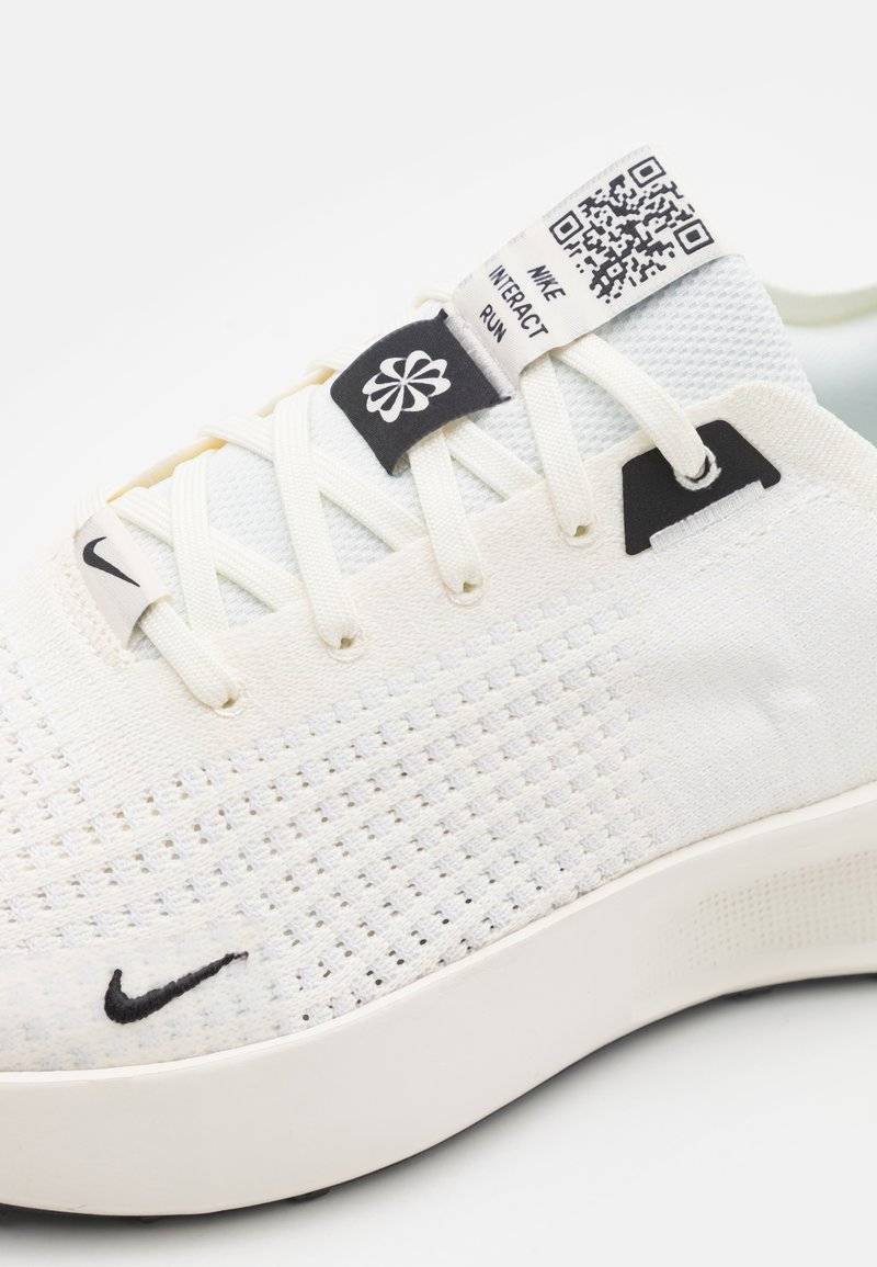 Nike Performance Nike Performance INTERACT RUN - Minimalist running shoes Top Angebot