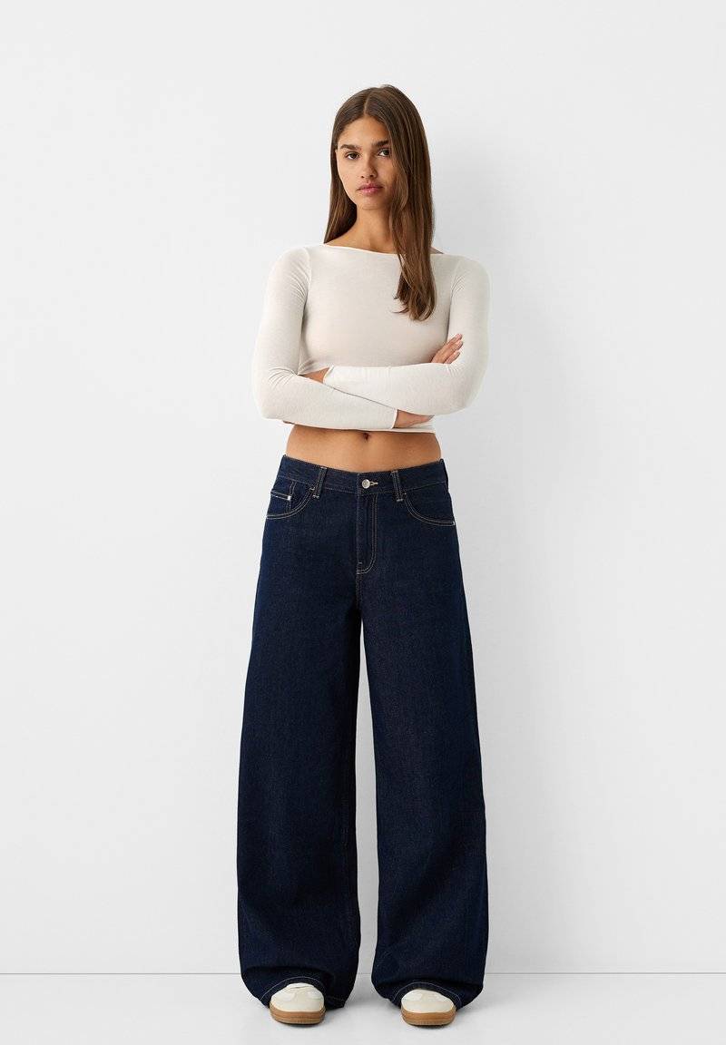 Bershka Bershka WIDE-LEG - Relaxed fit jeans - royal blue zollfrei