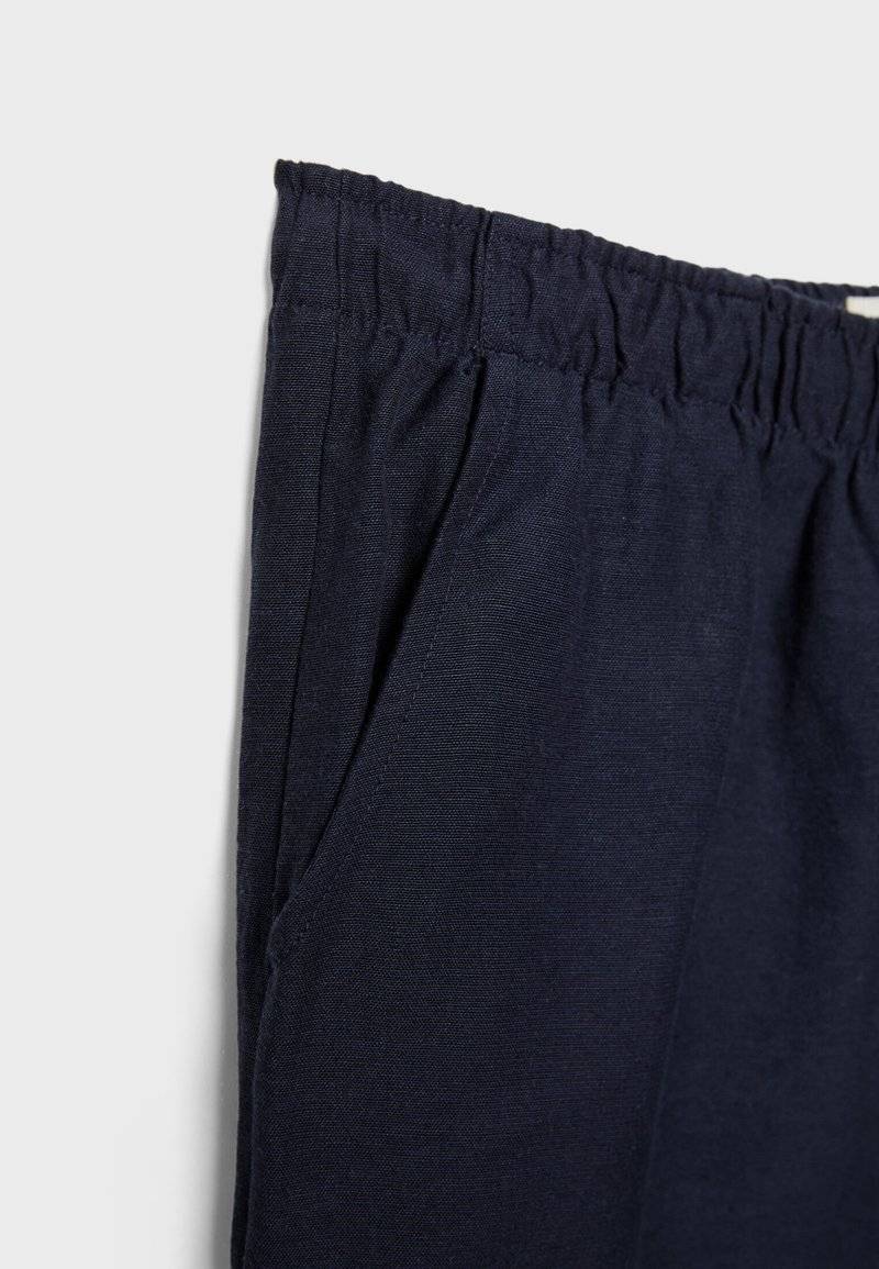 Stradivarius Stradivarius LOOSE-FITTING - Trousers - dark blue 50% Rabatt für begrenzte Zeit