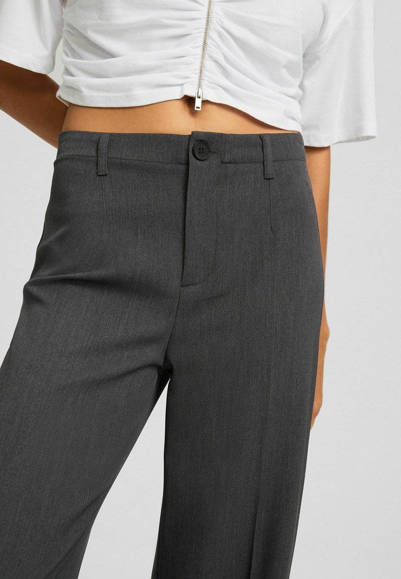 Bershka Bershka WIDE-LEG TAILORED - Trousers - mottled dark grey Online