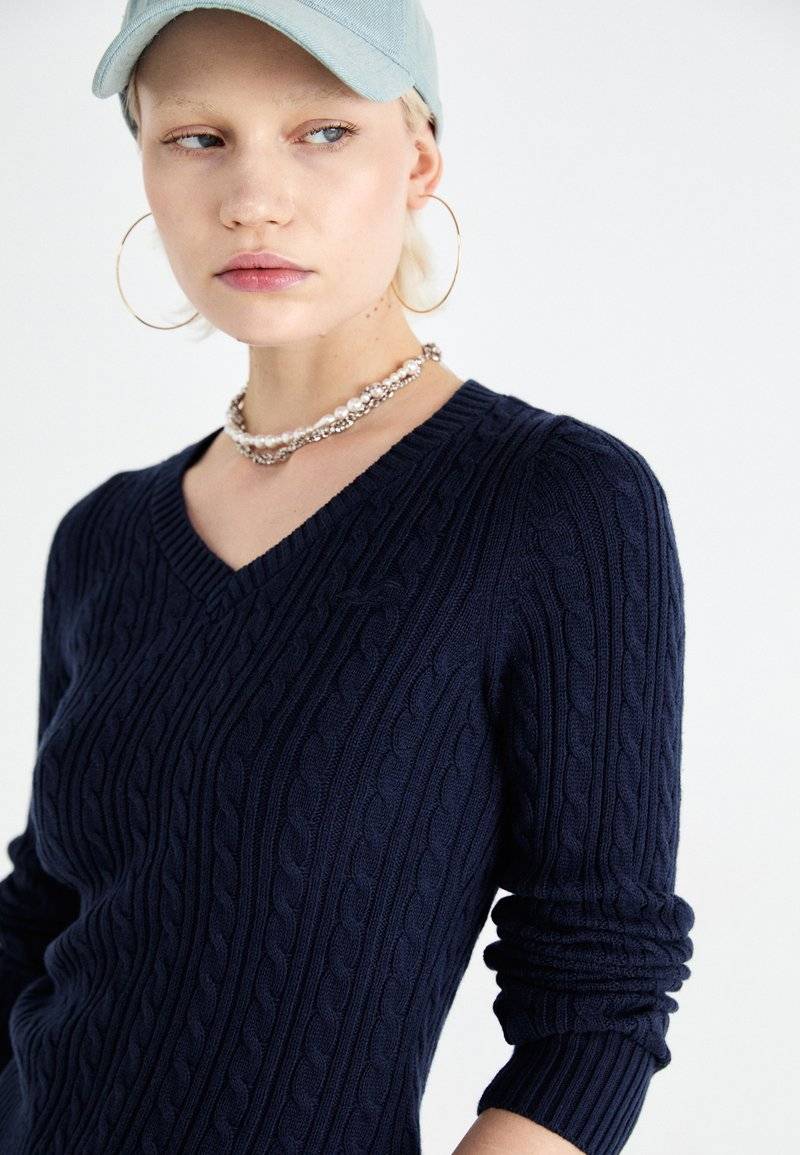 Hollister Co. Hollister Co. ICON CABLE V NECK - Jumper - navy blazer Fabrikpreis