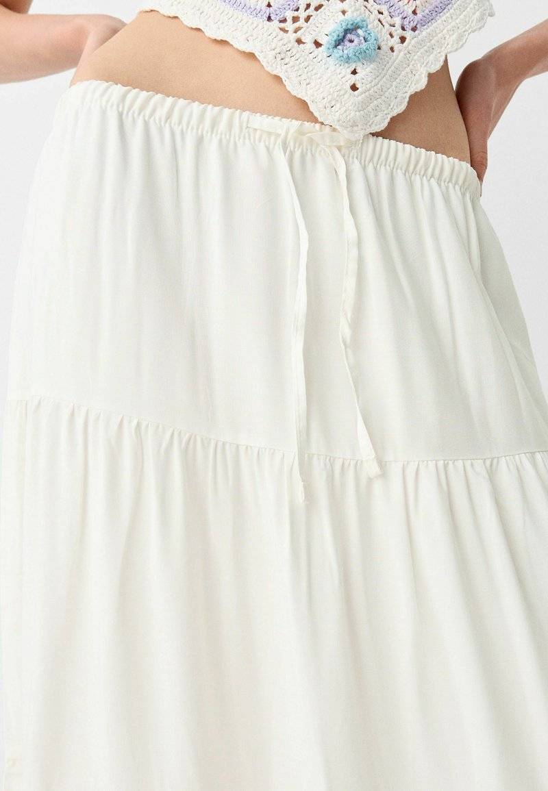 Bershka Bershka ELASTICATED - Maxi skirt - white Günstig kaufen