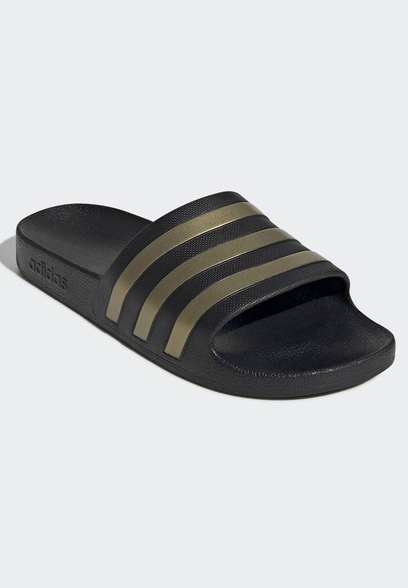 adidas Sportswear adidas Sportswear ADILETTE AQUA - Pool slides - core black gold met core black Lagerräumung