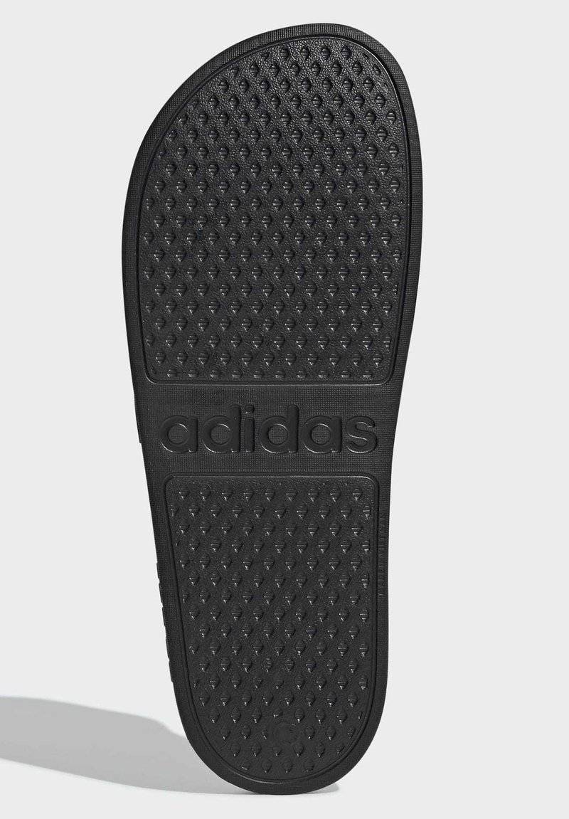 adidas Sportswear adidas Sportswear ADILETTE AQUA - Pool slides - core black gold met core black Lagerräumung
