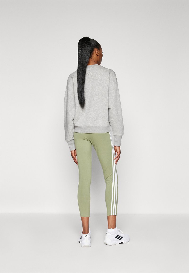 adidas Sportswear adidas Sportswear ESSENTIALS 3 STRIPES HIGH WAISTED - Leggings - tent green Große Rabatte