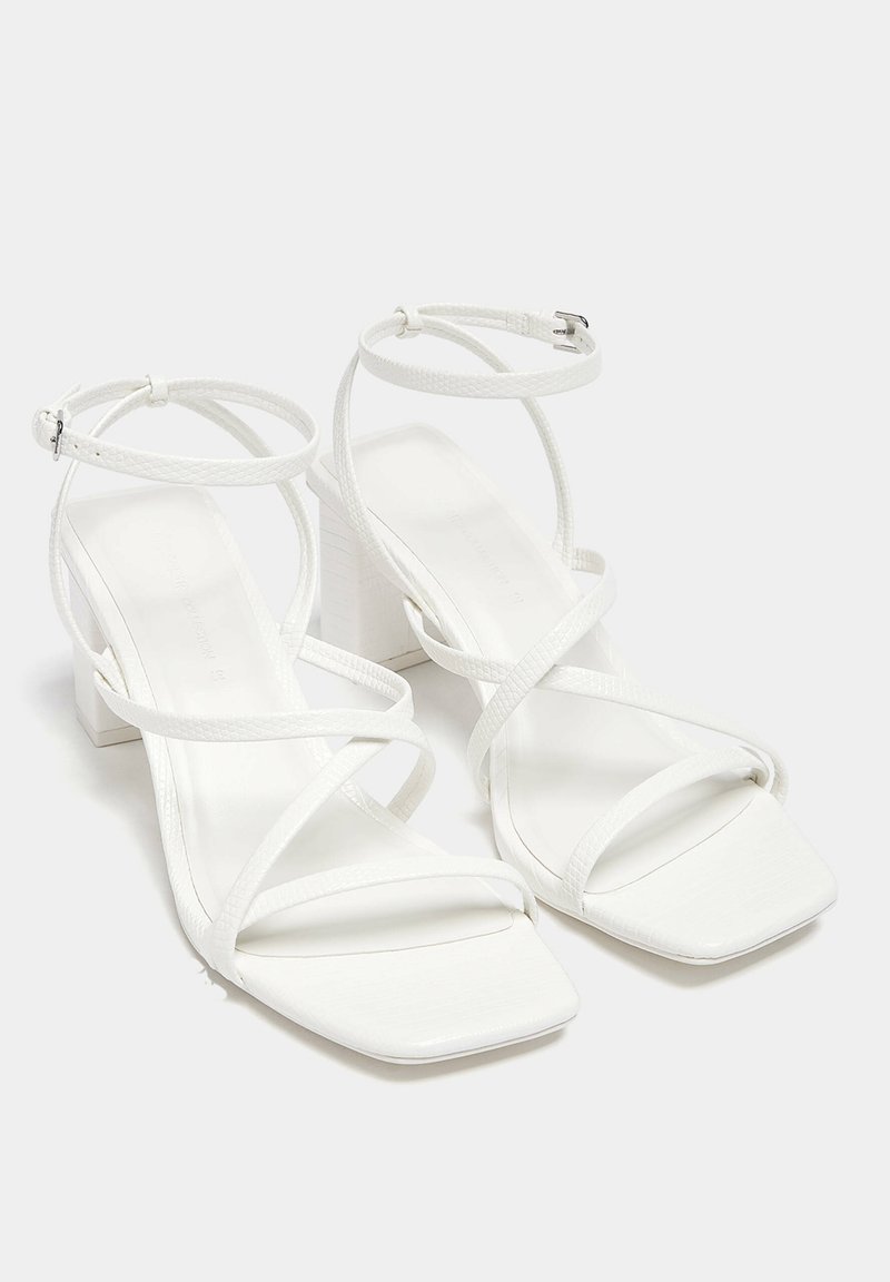 PULL&BEAR PULL&BEAR WITH CROSSOVER STRAPS - Sandals - white Tiefpreis