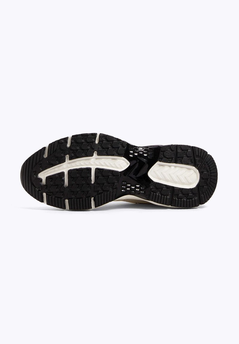 OYSHO OYSHO RETRO RUNNING - Training shoe - white Kostenlose Rückgabe