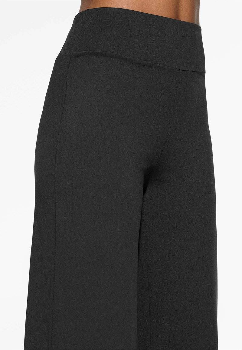 OYSHO OYSHO HIGH-RISE COMFORTLUX STRAIGHT-LEG - Trousers - black Neueste Stile