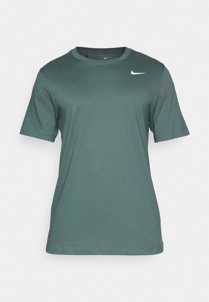 Nike Performance Nike Performance TEE CREW SOLID - Sports T-shirt - vintage green 50% Rabatt mit kostenlosem Versand