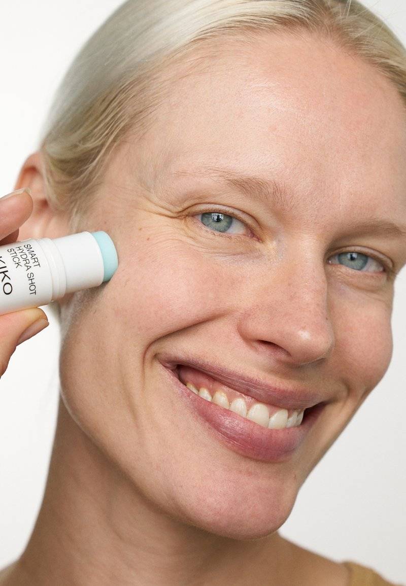KIKO Milano KIKO Milano SMART HYDRASHOT STICK - Face cream Fabrikverkauf