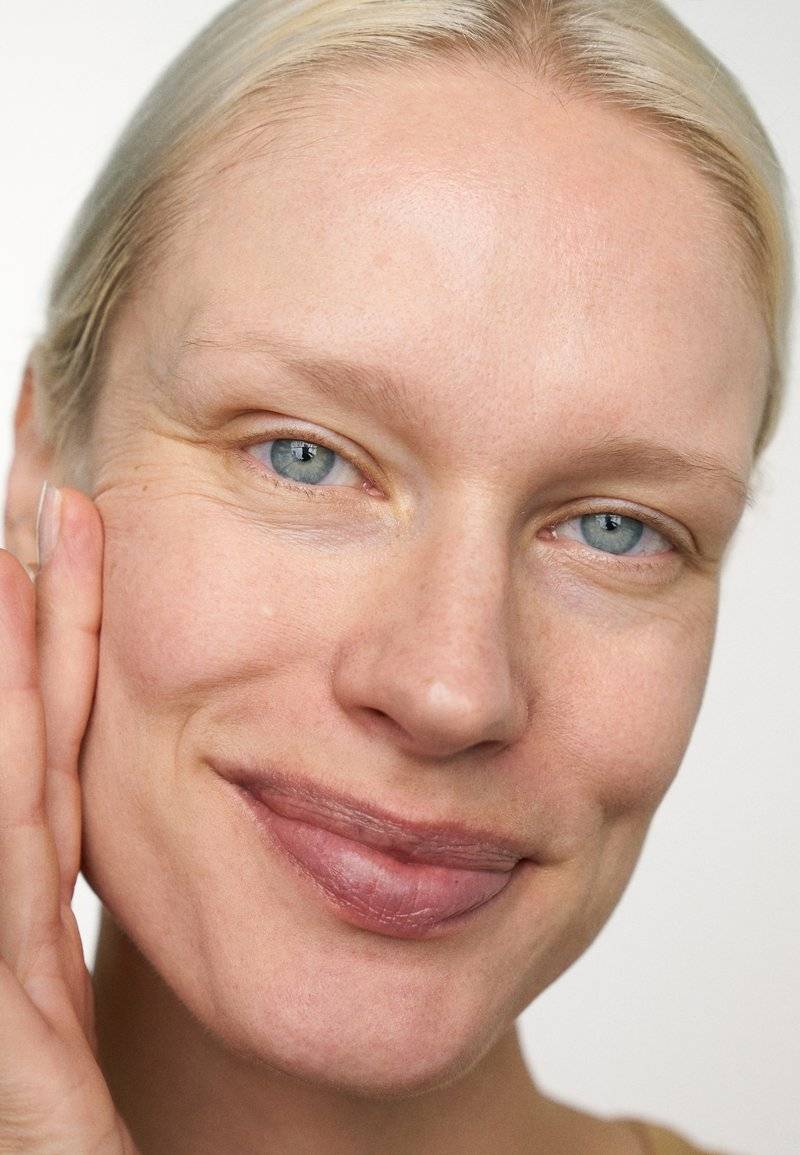 KIKO Milano KIKO Milano SMART HYDRASHOT STICK - Face cream Fabrikverkauf