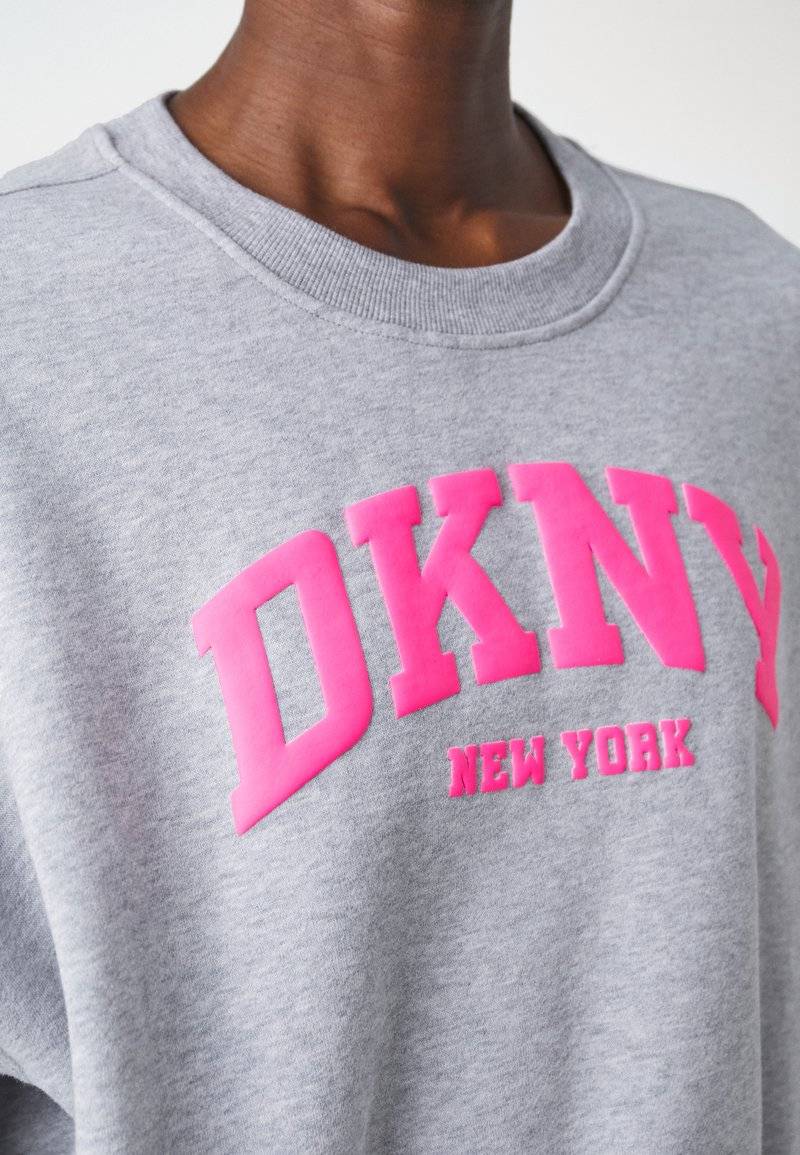 DKNY DKNY VARSITY PUFF LOGO SLEEVE - Sweatshirt Osterangebot