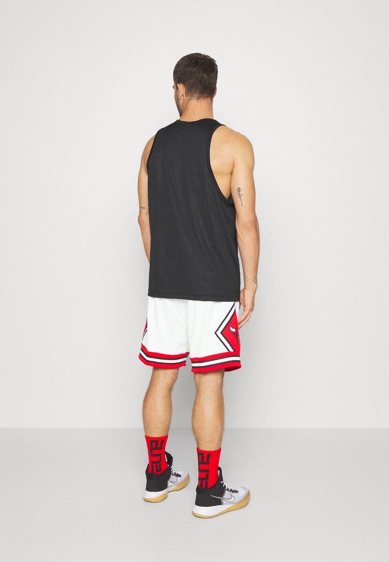 Mitchell & Ness Mitchell & Ness NBA CHICAGO BULLS SWINGMAN SHORT - Sports shorts - white Valentinstagsangebot