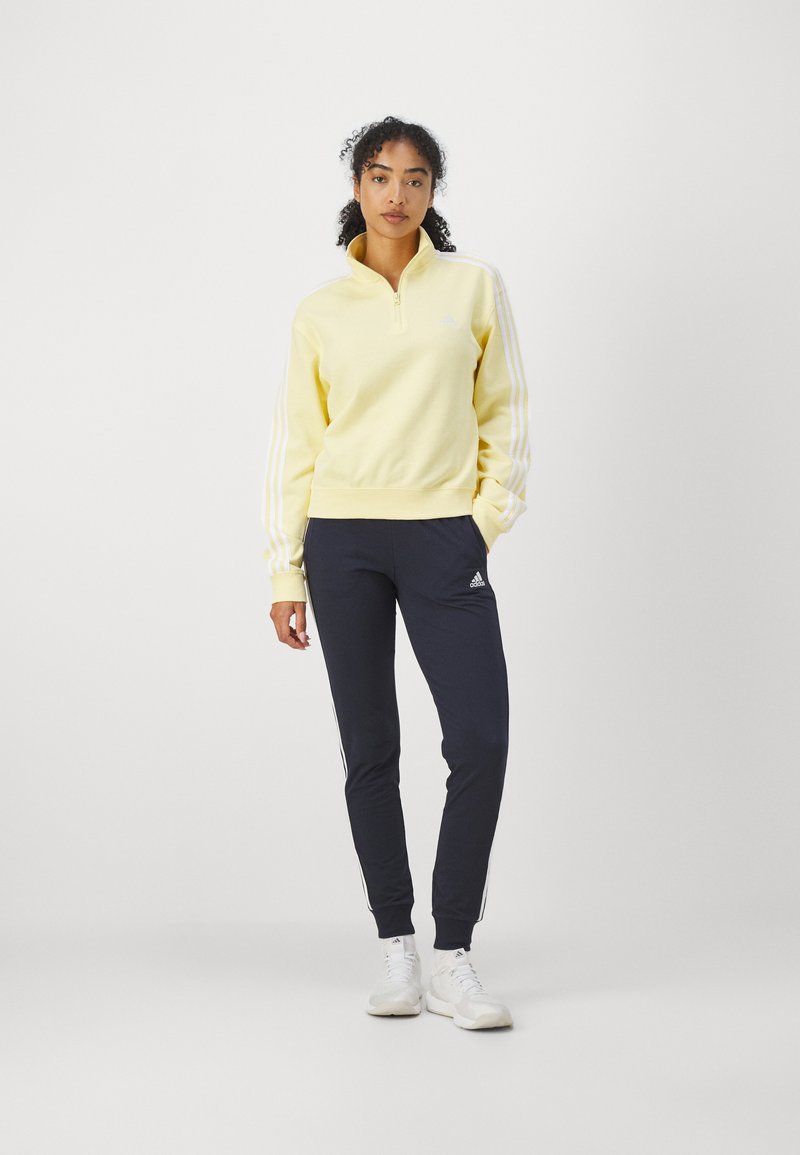 adidas Sportswear adidas Sportswear ESSENTIALS 3-STRIPES QUARTER ZIP - Sweatshirt - almost yellow Große Rabatte