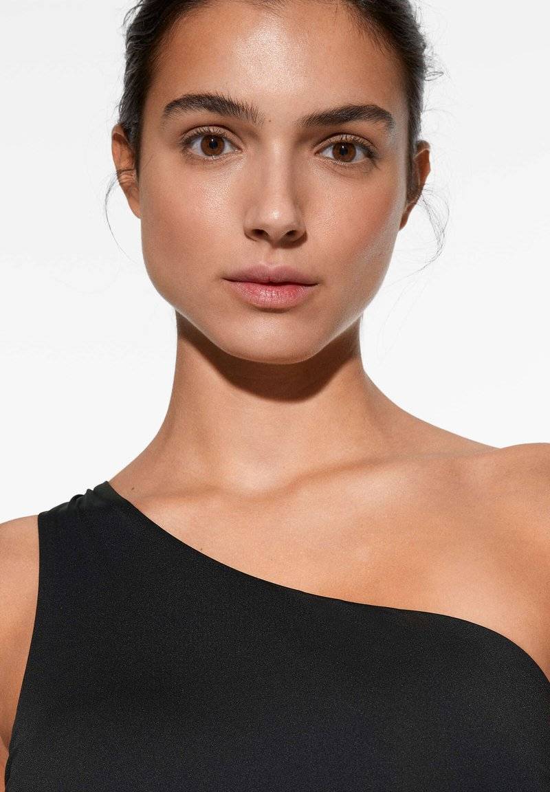 OYSHO OYSHO ASYMMETRIC - Swimsuit - black Kauf eins, bekomm eins gratis