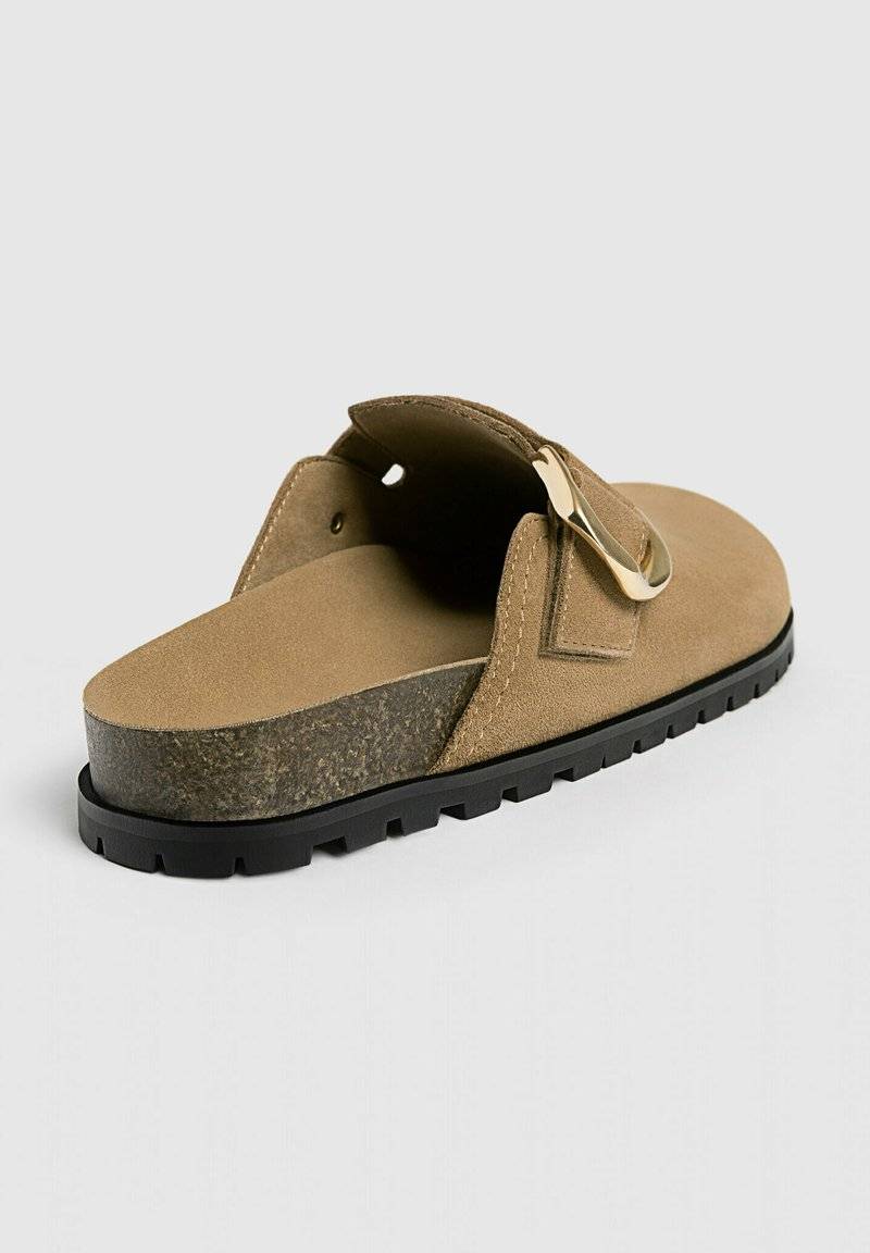 Stradivarius Stradivarius WITH BUCKLE DETAILS - Clogs - beige Letzte 2 Tage