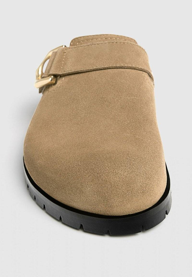Stradivarius Stradivarius WITH BUCKLE DETAILS - Clogs - beige Letzte 2 Tage