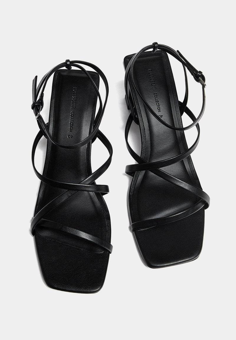 PULL&BEAR PULL&BEAR WITH CROSSOVER STRAPS - Sandals - black Vierteljährliche Förderung