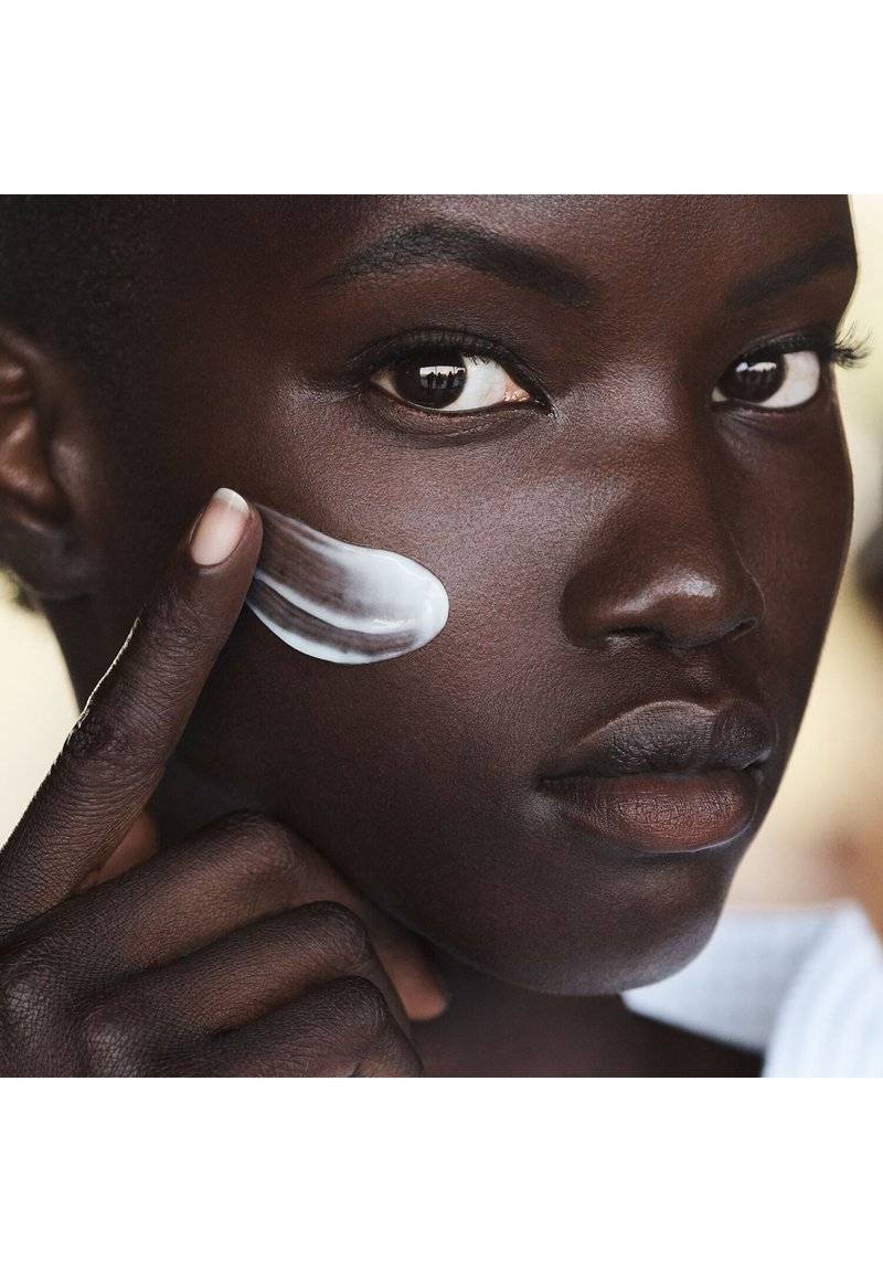 ESTÉE LAUDER ESTÉE LAUDER DAYWEAR MULTI-PROTECTION ANTI-OXIDANT 24H-MOISTURE CREME SPF15 FOR NORMAL/COMBINATION SKIN - Face cream Auslauf