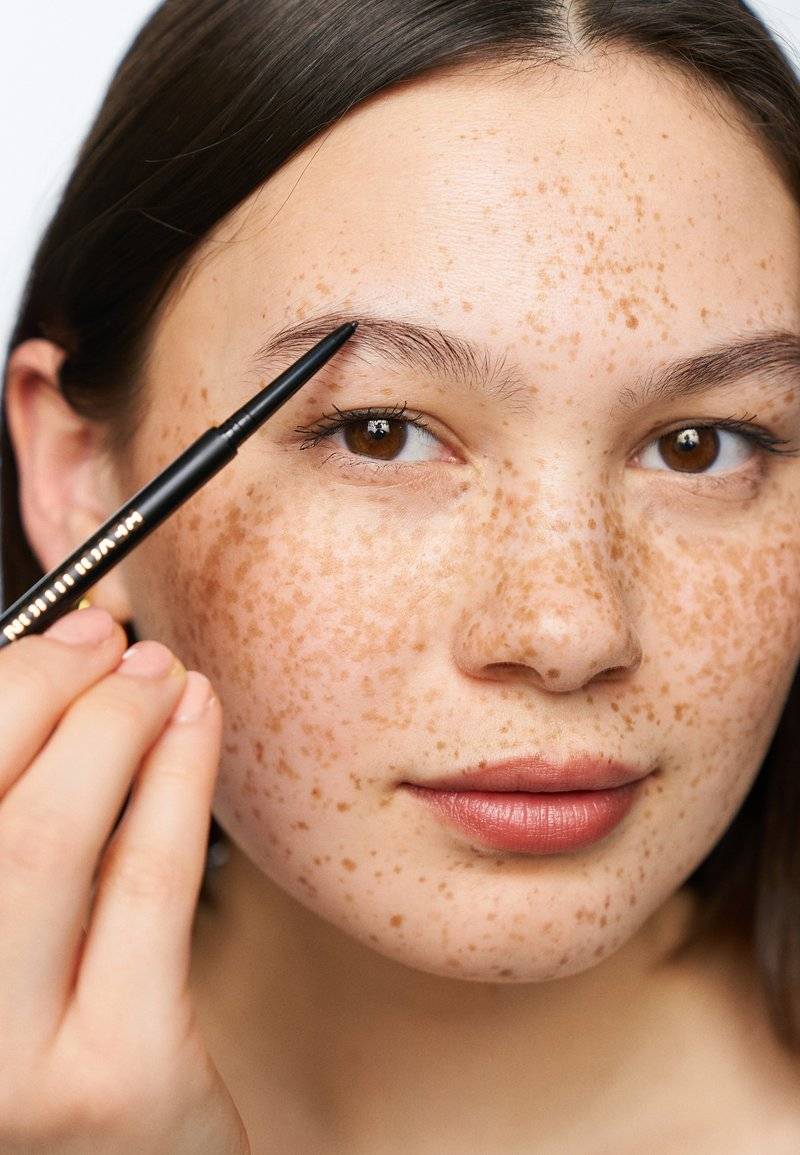 Makeup Revolution Makeup Revolution REVOLUTION PRECISE BROW PENCIL - Eyebrow pencil - dark brown Rabatt