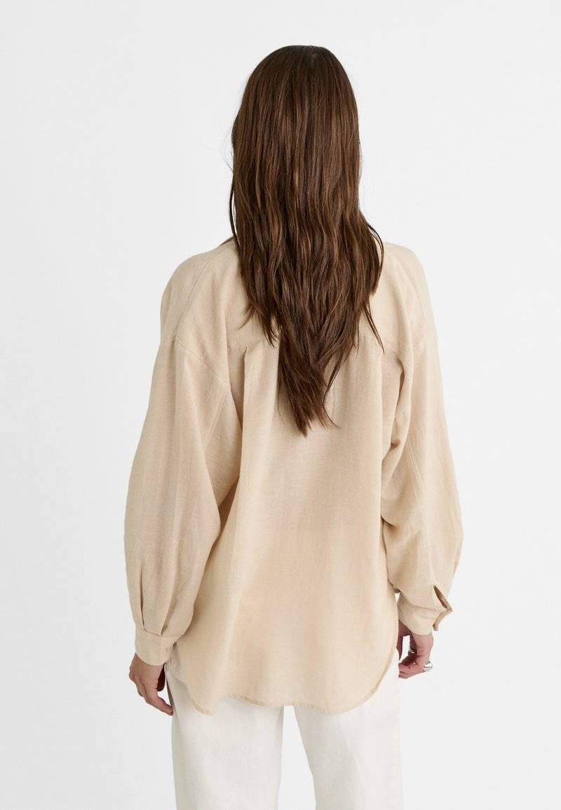 Stradivarius Stradivarius RUSTIKALES DAILY - Button-down blouse - beige Cyber Monday