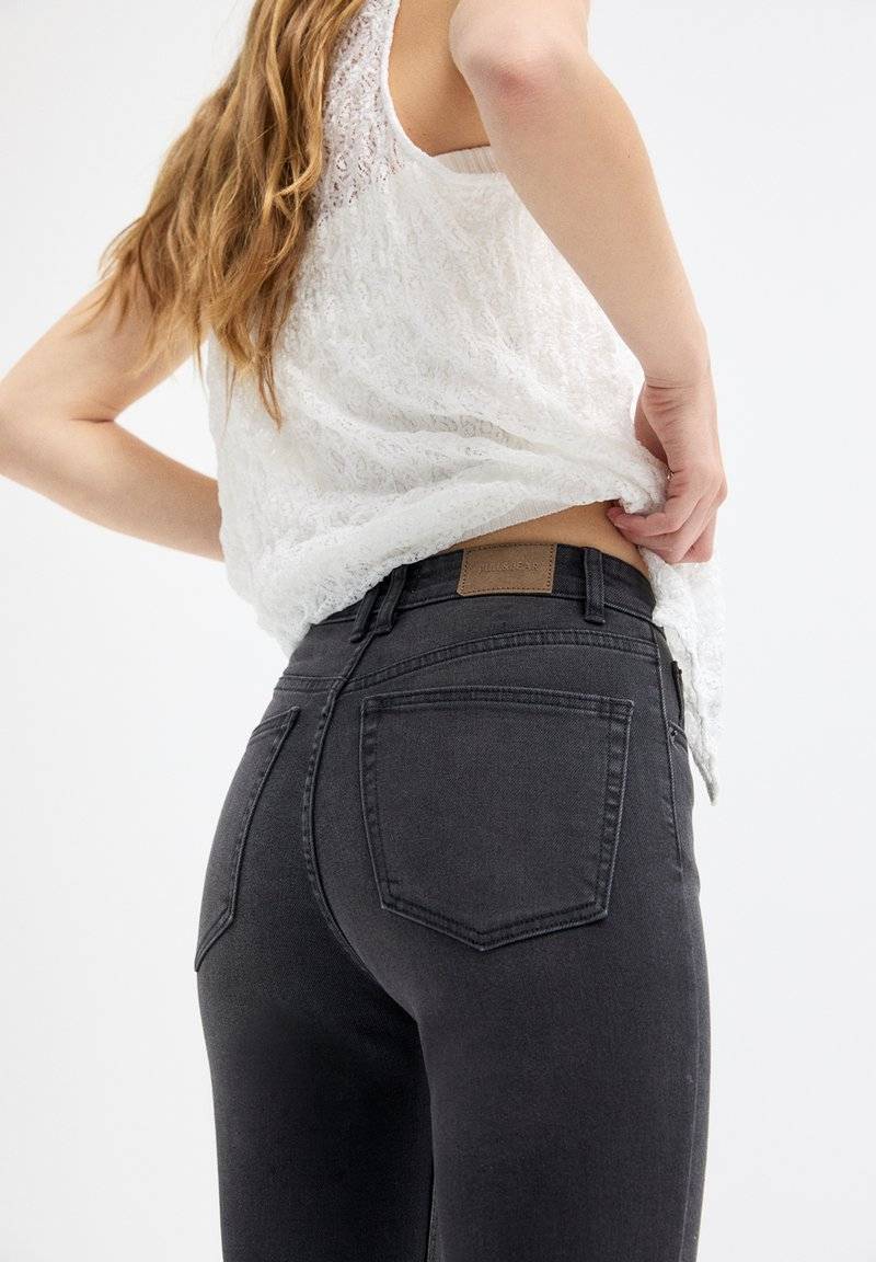 PULL&BEAR PULL&BEAR BASIC MOM COMFORT - Straight leg jeans - black Osterangebot