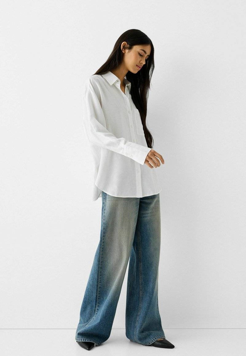 Bershka Bershka OVERSIZE - Button-down blouse - white Muttertagsangebot