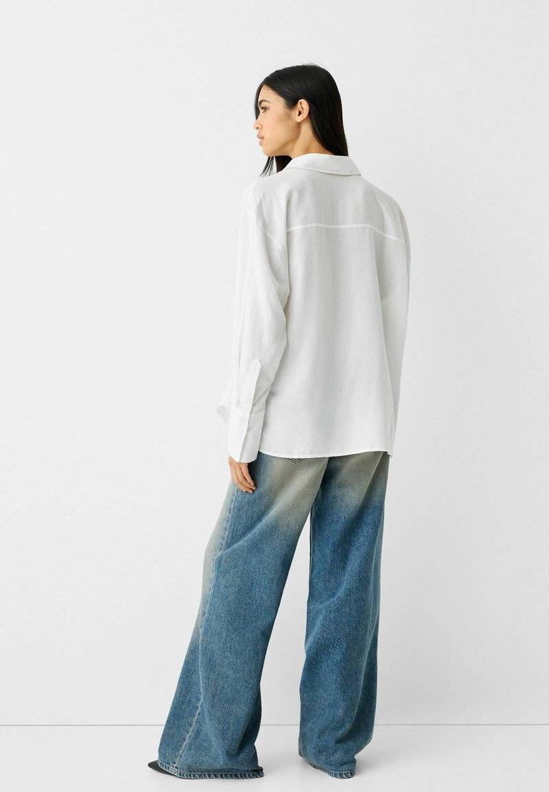 Bershka Bershka OVERSIZE - Button-down blouse - white Muttertagsangebot