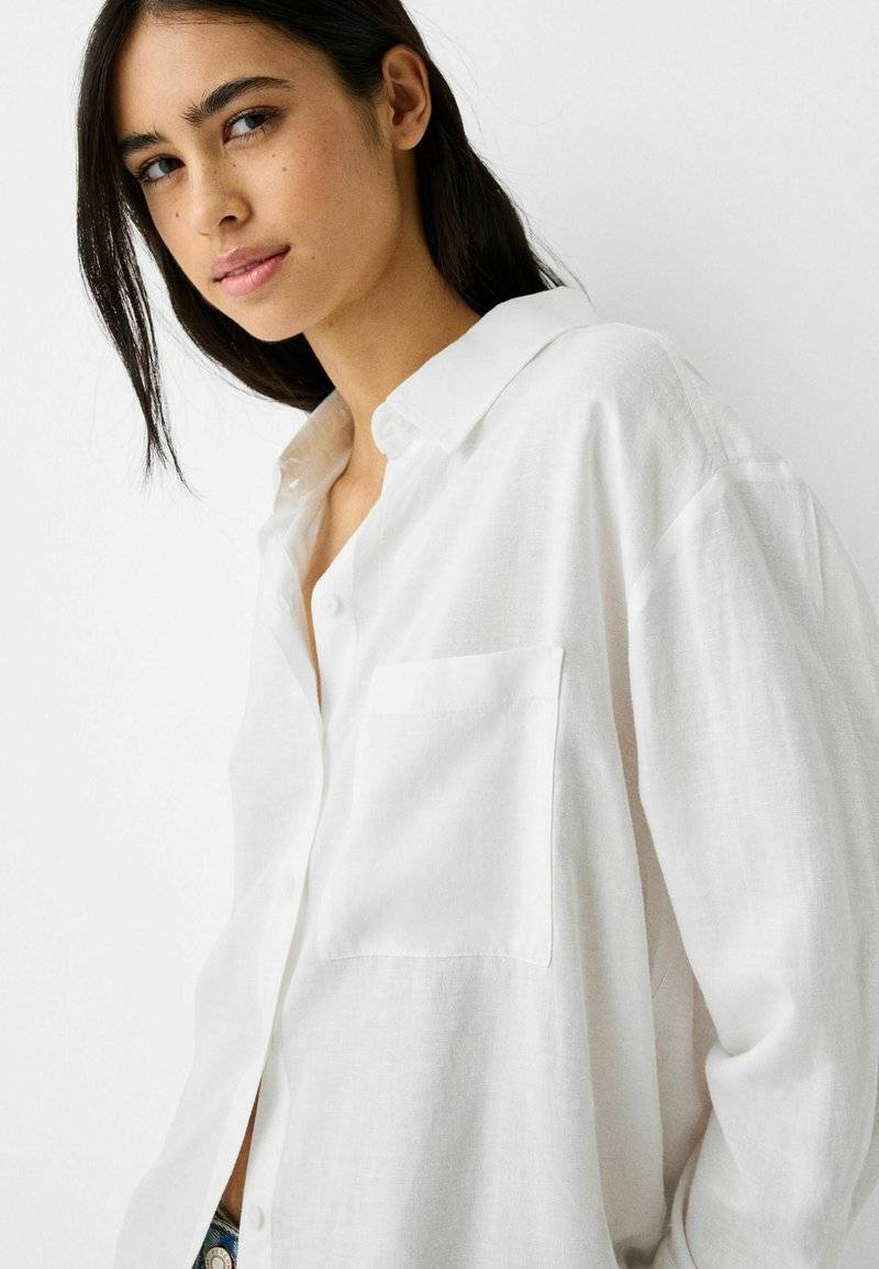 Bershka Bershka OVERSIZE - Button-down blouse - white Muttertagsangebot