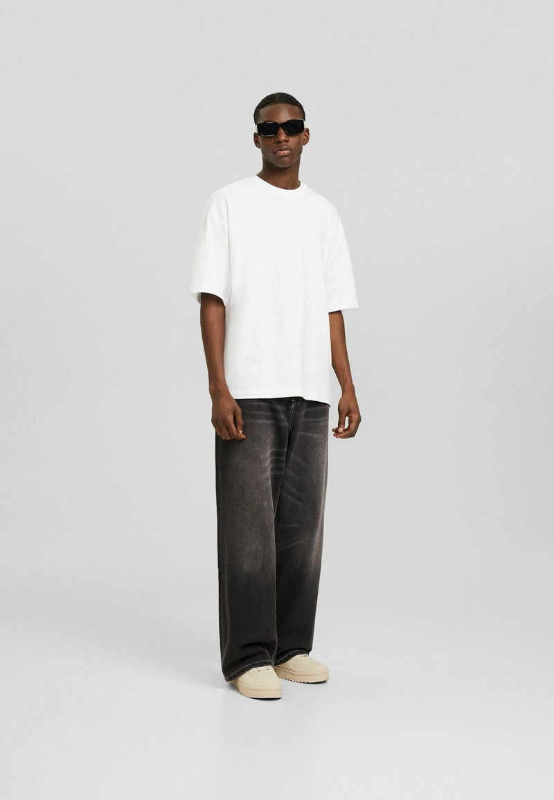 Bershka Bershka SHORT SLEEVE - Basic T-shirt - white Valentinstagsangebot