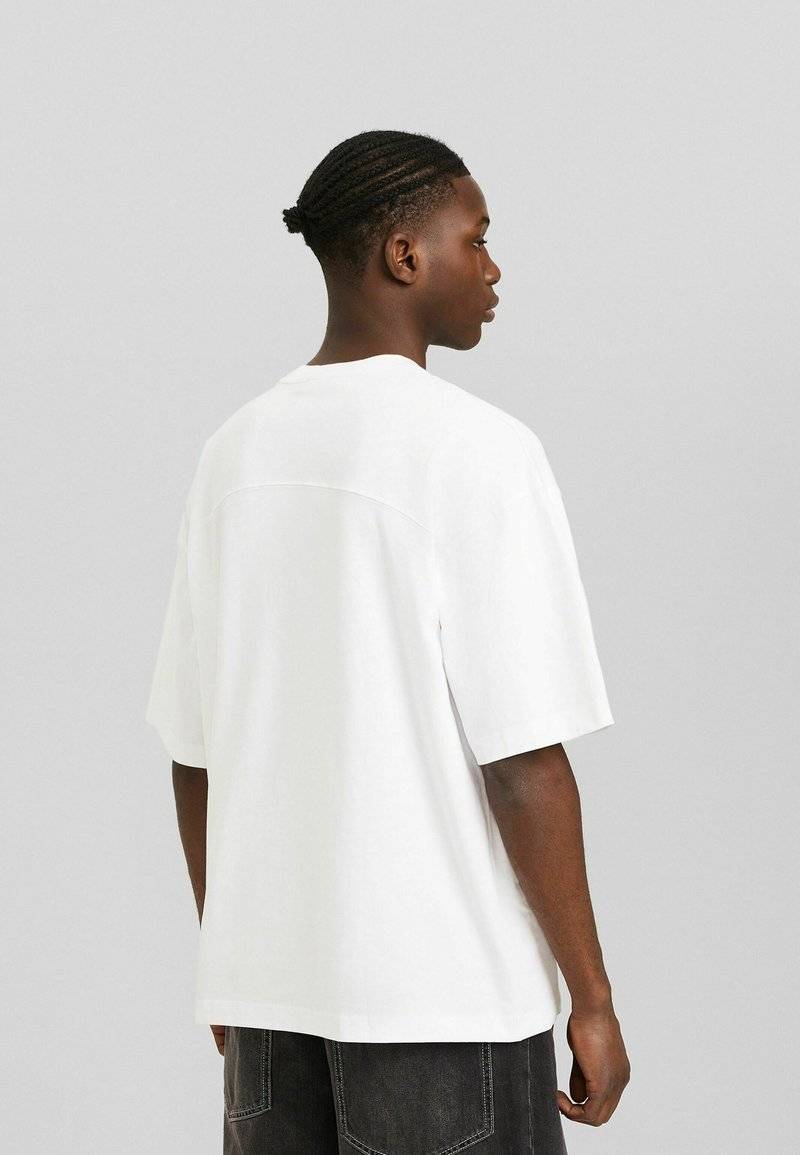 Bershka Bershka SHORT SLEEVE - Basic T-shirt - white Valentinstagsangebot