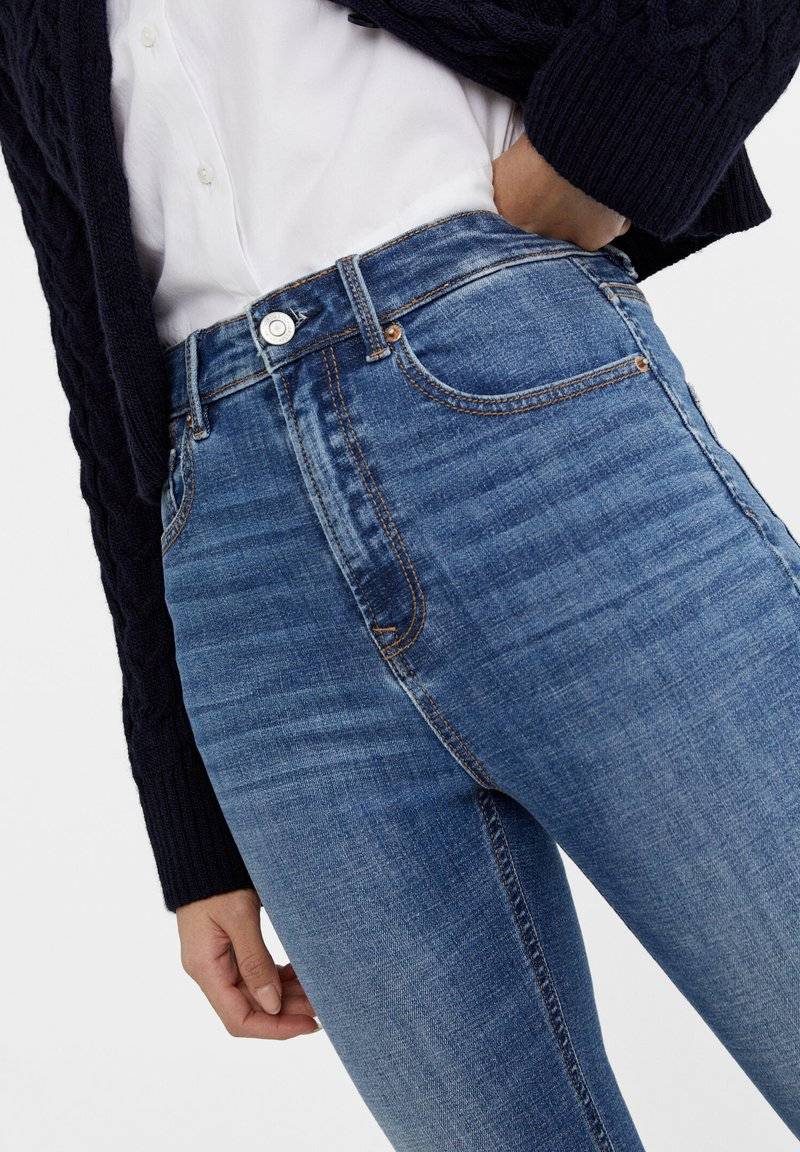 Stradivarius Stradivarius MIT SEHR HOHEM BUND - Jeans Skinny Fit - blue denim Neueste Mode
