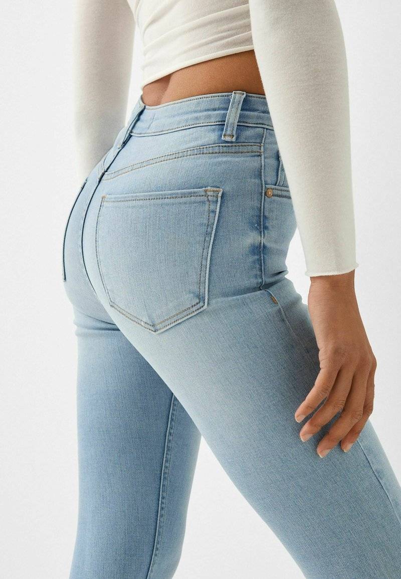 Bershka Bershka SUPER - Jeans Skinny Fit - light blue Saisonale Angebote