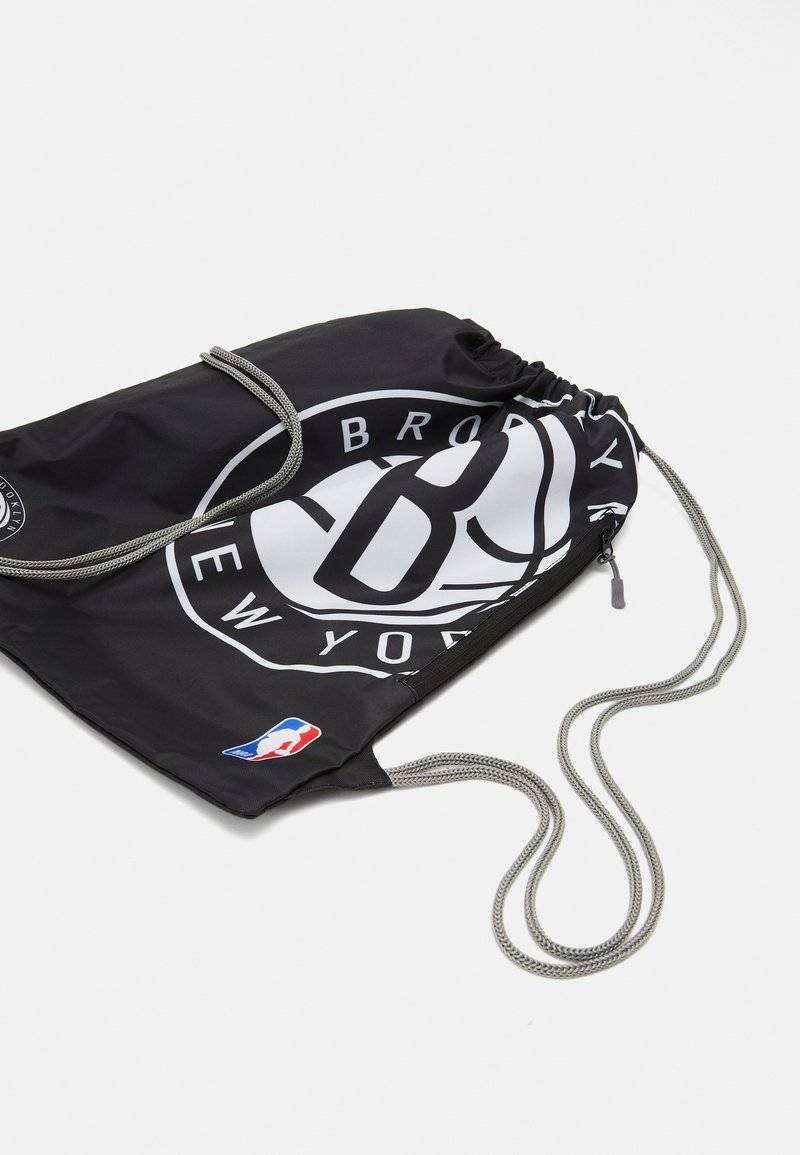 NBA NBA NBA BROOKLYN NETS GYM SACK - Drawstring sports bag - black 50% Rabatt mit kostenlosem Versand
