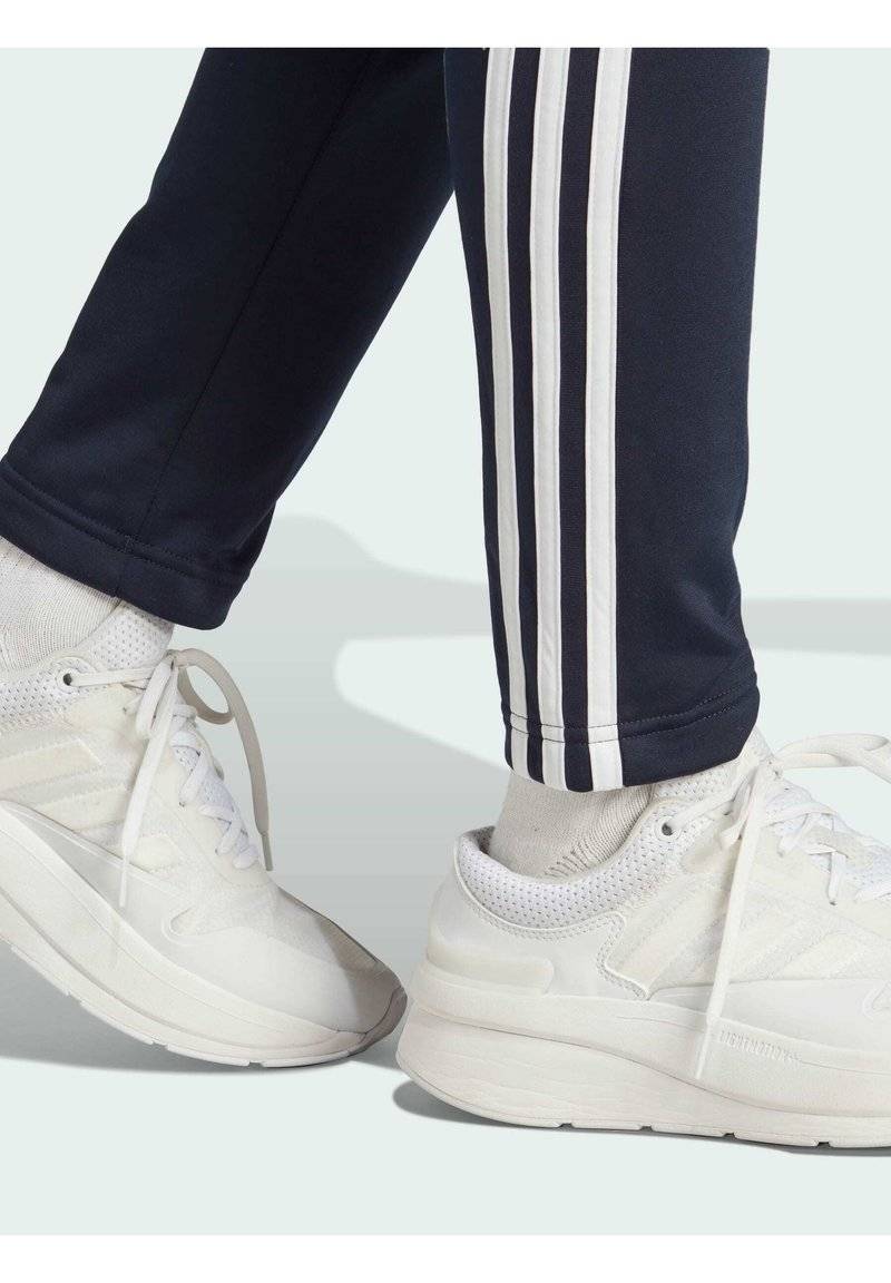 adidas Sportswear adidas Sportswear ESSENTIALS 3-STRIPES - Tracksuit - legend ink white Jubiläumsangebot
