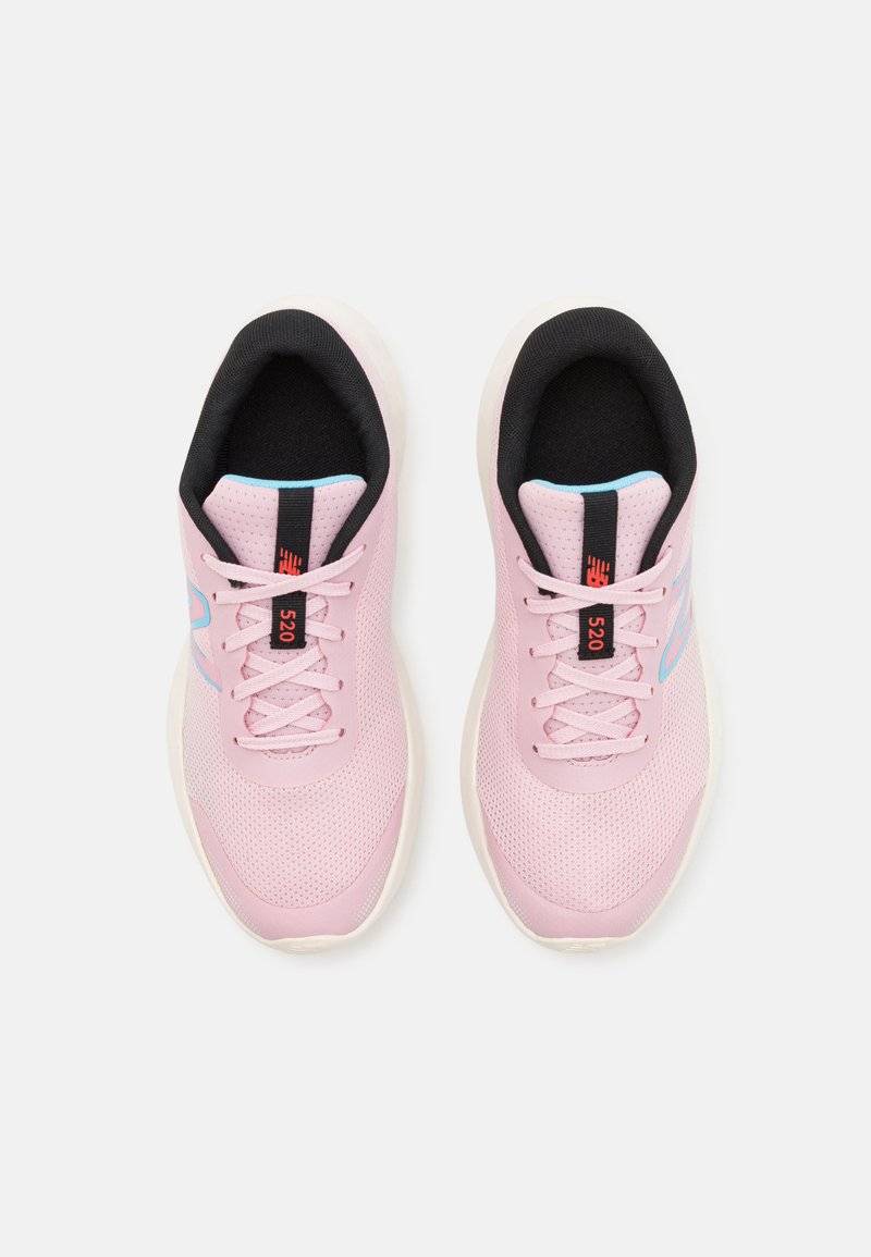 New Balance New Balance 520V8 UNISEX - Competition running shoes - mid century pink Neuheiten