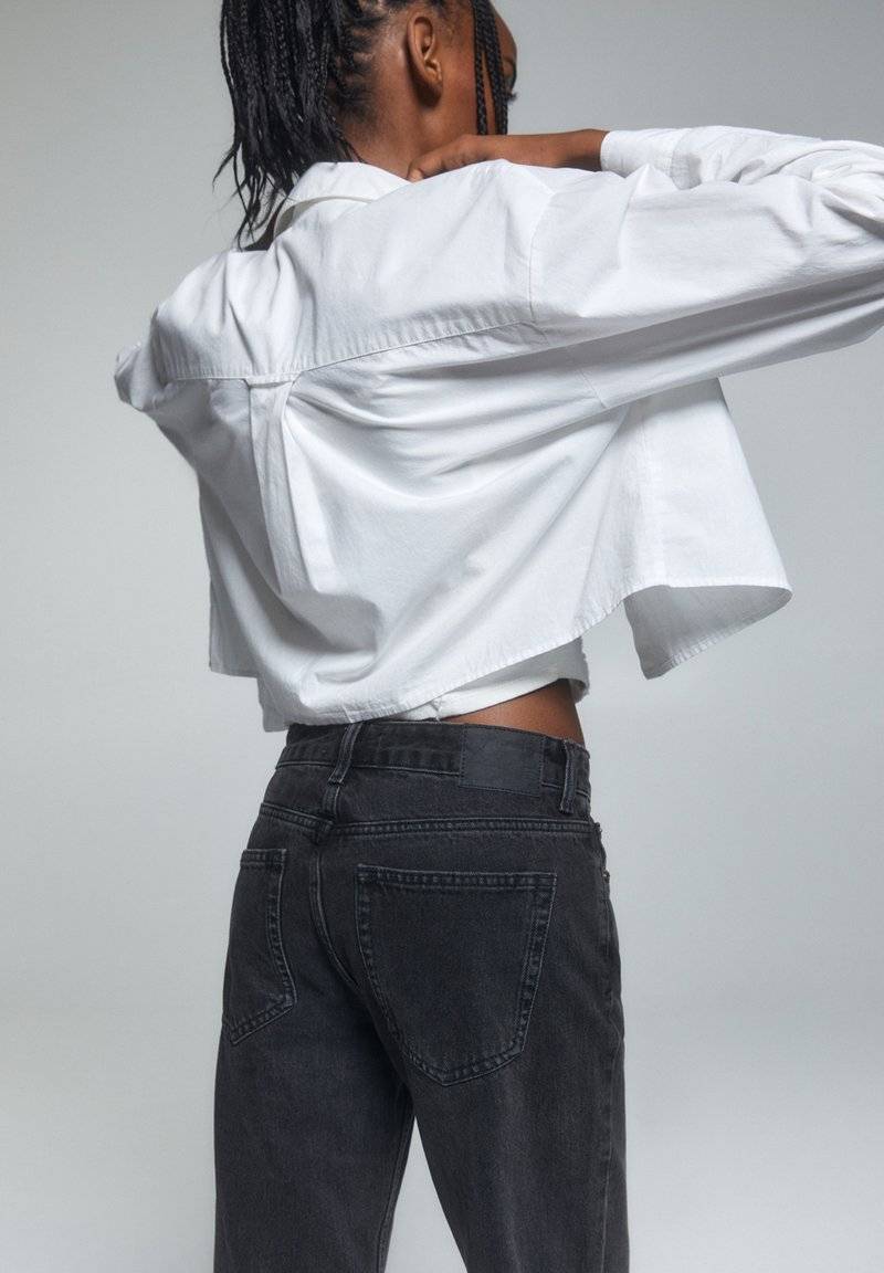PULL&BEAR PULL&BEAR MID-WAIST - Straight leg jeans - black Kostenlose Rückgabe