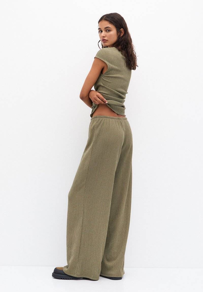 PULL&BEAR PULL&BEAR WIDE-LEG FLOWING - Trousers - khaki Letzte 3 Tage