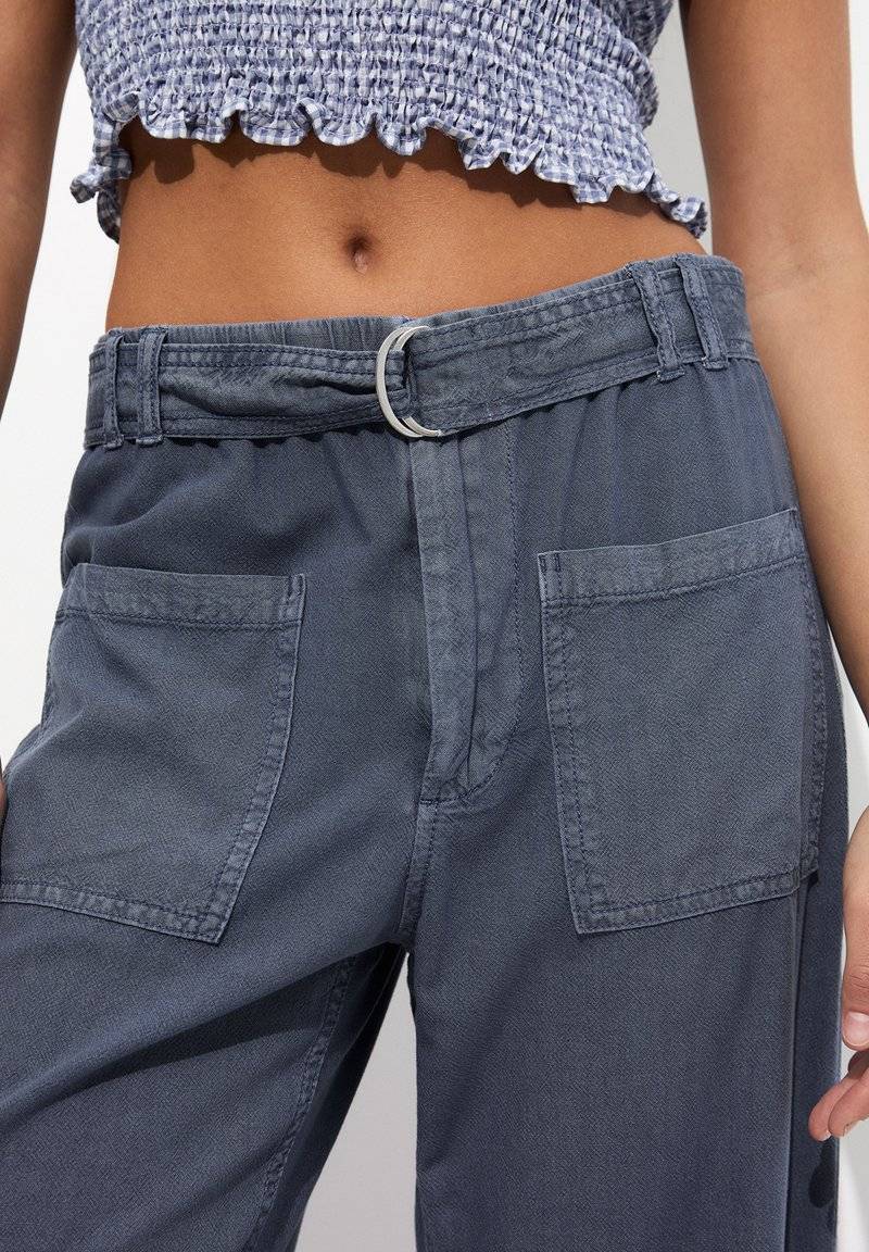 PULL&BEAR PULL&BEAR Trousers - blue Bis zu 55% Rabatt