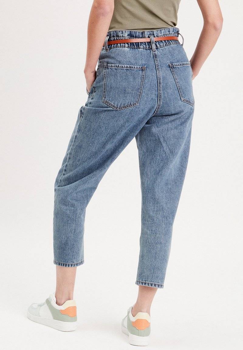 Cache Cache Cache Cache SLOUCHY-MIT GÜRTEL - Jeans Tapered Fit - denim stone Fabrikladen