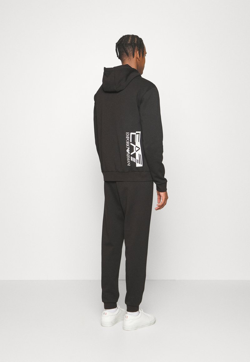 EA7 Emporio Armani EA7 Emporio Armani TRACKSUIT - Tracksuit - nero Muttertagsangebot