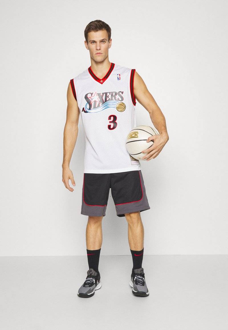Mitchell & Ness Mitchell & Ness NBA ALLEN IVERSON PHILADELPHIA 76ERS SWINGMAN HOME - Club wear - white Zeitlich begrenztes Angebot