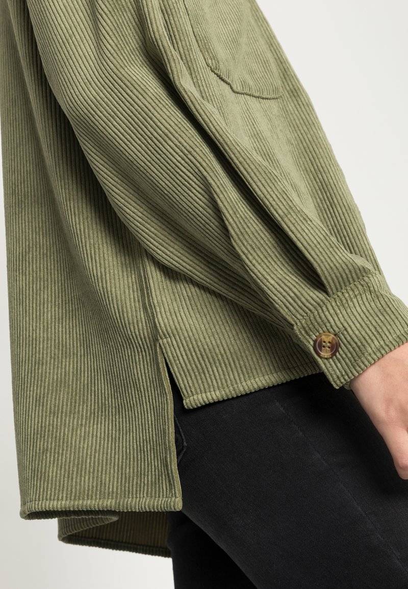 Pieces Pieces PCEFFI - Button-down blouse - olivine Nur noch ein Tag übrig