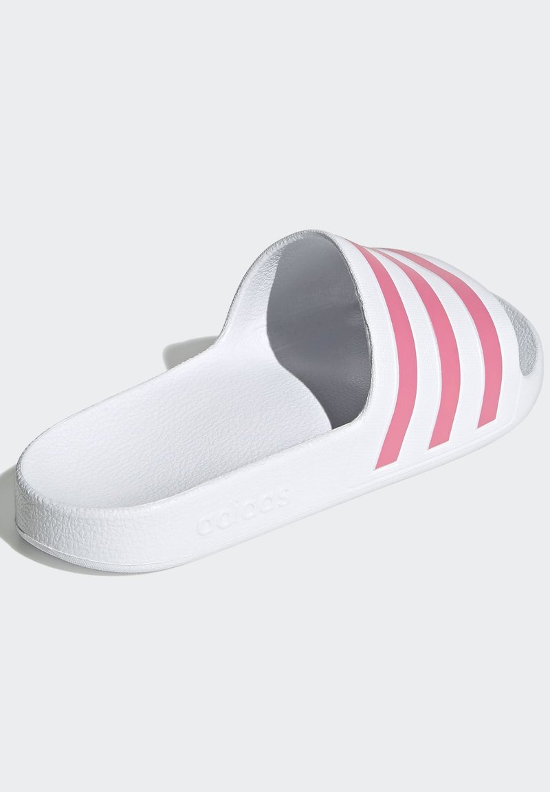 adidas Performance adidas Performance ADILETTE AQUA - Pool slides - white Rabatte dieses Monats