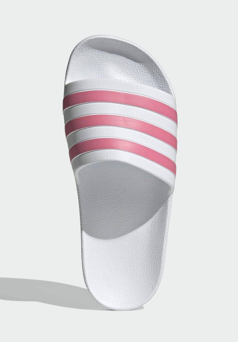 adidas Performance adidas Performance ADILETTE AQUA - Pool slides - white Rabatte dieses Monats