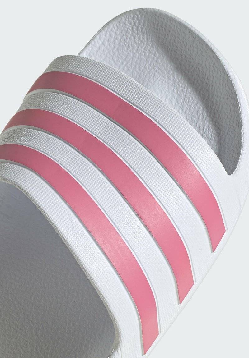 adidas Performance adidas Performance ADILETTE AQUA - Pool slides - white Rabatte dieses Monats